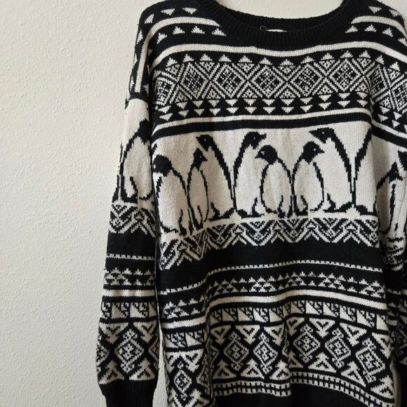 Women's Mossimo Penguin Pattern Knit Chunky Holiday Cozy Sweater Medium - Picture 3 of 7